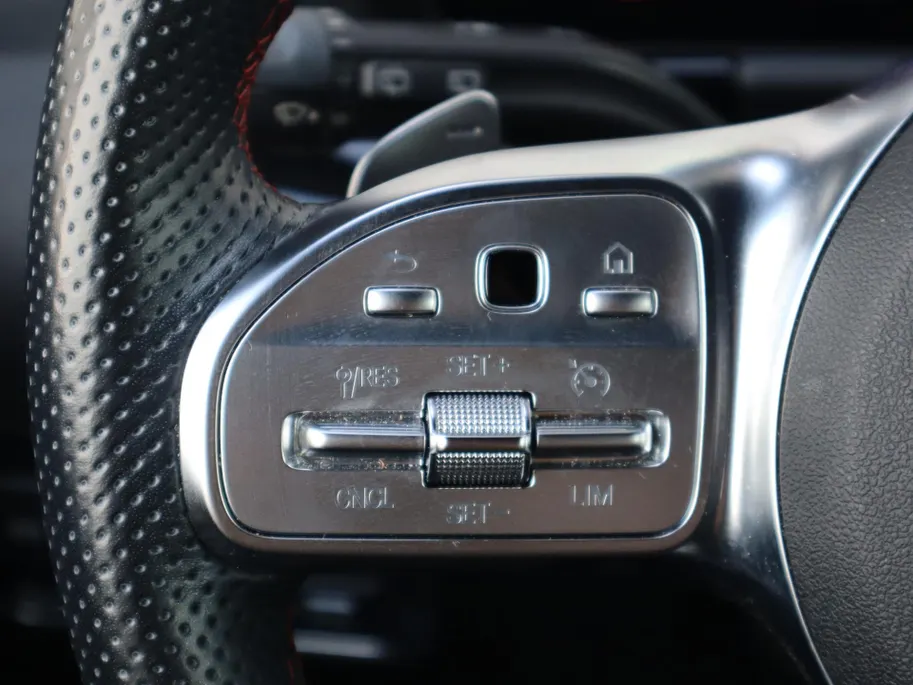 Mercedes-Benz GLA 250 e AMG Line l Stoelverwarming l Achteruitrij camera l Ambiente lichtpakket