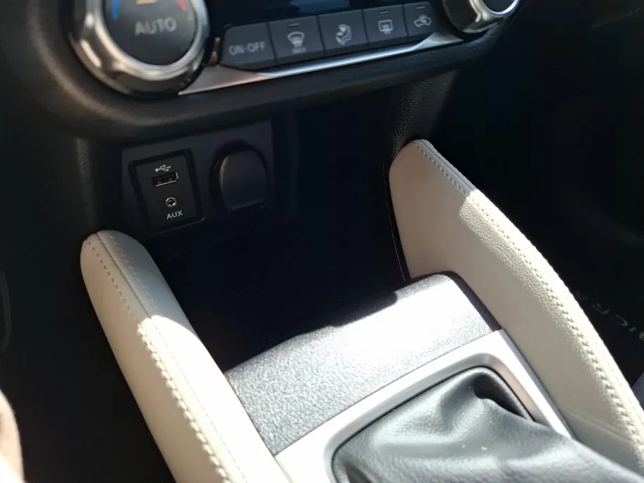 Nissan Micra 0.9 IG-T N-Connecta | Achteruitrijcamera | Lage kilometers | Climate | Navi |