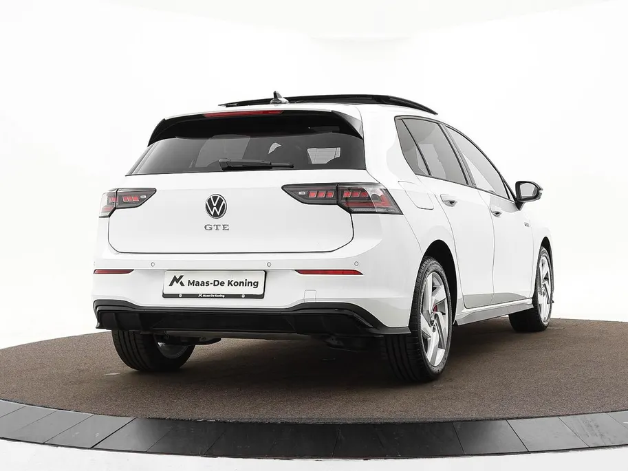 Volkswagen Golf 1.5 eHybrid 272pk DSG GTE · Panoramadak · 360 Camera · Head-Up Display · Matrix LED · Optiekpakket Zwart · Dodehoeksensor · Garantie t/m 10-11-2030 of 100.000km