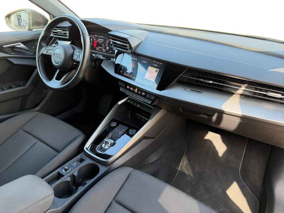 Audi A3 Limousine 30 TFSI Advanced edition | Automaat | Trekhaak | Cruise Control | All Season Banden | Climate Control | Verwarmbare Voorstoelen | Parkeersensoren Achter | Navigatie | Bovag Garantie