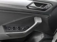 Volkswagen T-Roc 1.0 TSI 110pk Life · Camera · Apple/Android Car Play · Parkeer assistent · ACC · Clima · Draadloze Telefoonlader · Elek. Inklapbare Spiegels · Garantie t/m 28-03-2028 of 100.000km