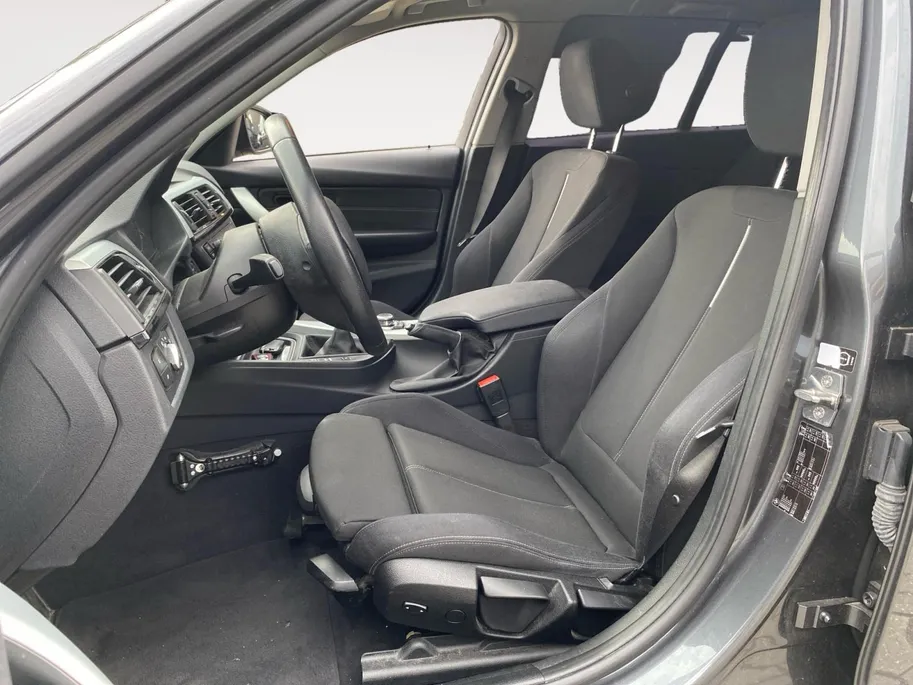 BMW 3 Serie Touring 316i Executive Sport NL Auto | unieke km.stand | navigatie | lm velgen | cruise | etc.
