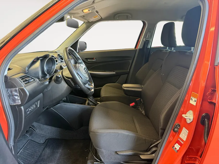 Suzuki Swift 1.2 Style Smart Hybrid AUTOMAAT | Trekhaak | Climate Control | Camera | Navigatie | Stoelverwarming