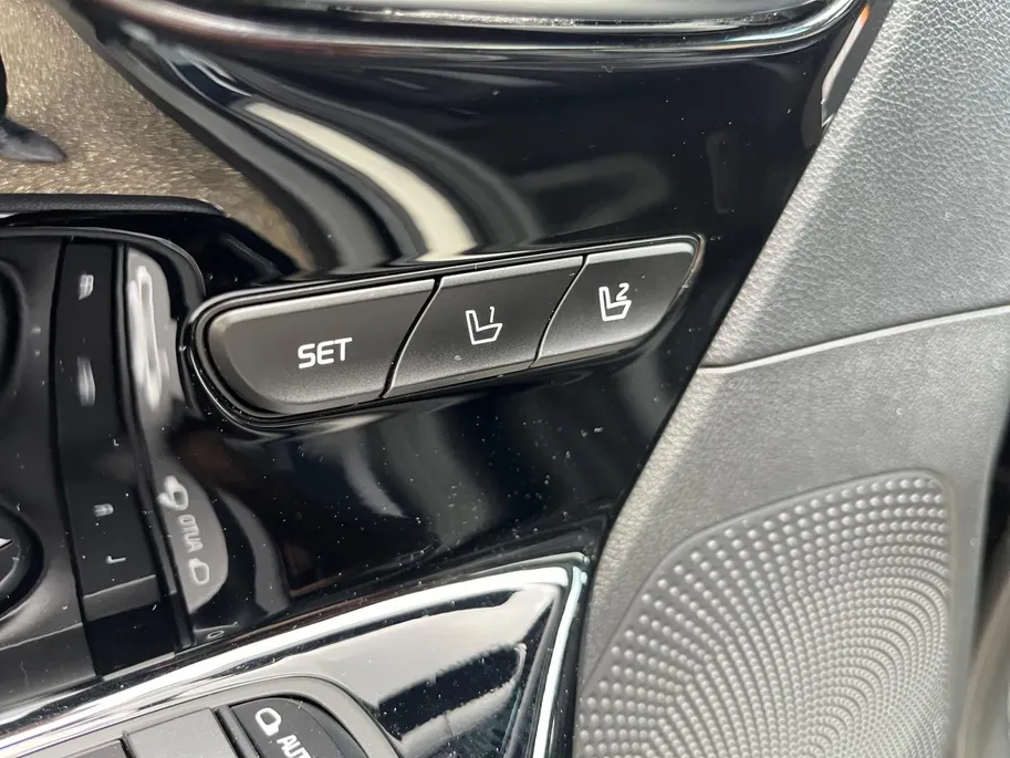 Kia e-Niro ExecutiveLine 64 kWh | Lederen bekleding | Elektrische stoelverstelling | JBL Audio systeem | Stoelventilatie
