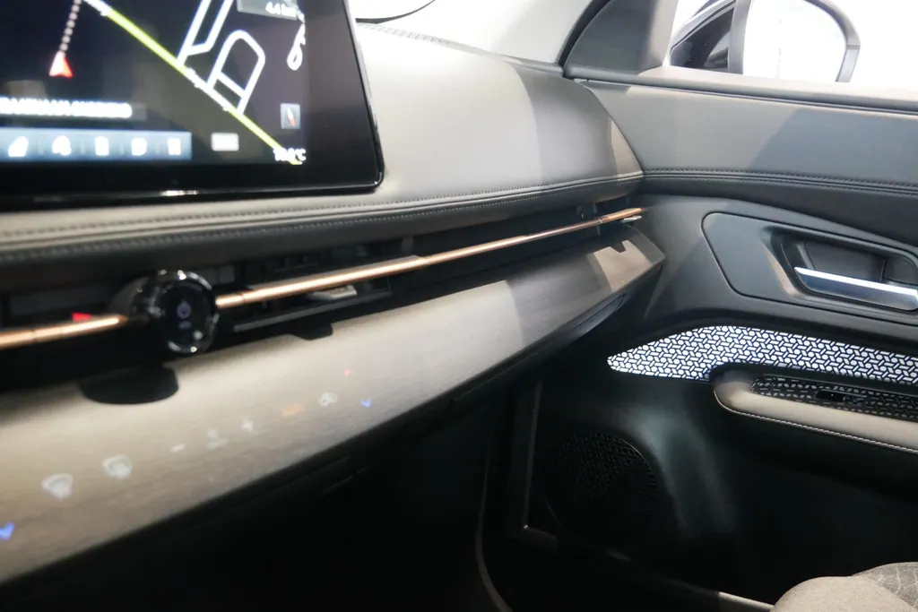 Nissan ARIYA Limited Edition 66 kWh *afneembare trekhaak*Achteruitrijcamera*Navigatie*Apple carplay& Androidauto*Parkeersensorenvoor en achter*Adaptive cruisecontrole*I-key*