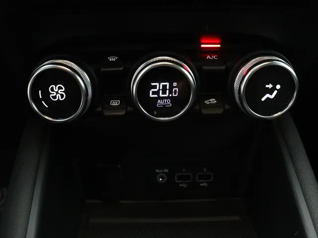 Renault Captur 1.6 E-Tech Plug-in Hybrid 160PK Intens | NAVI GROOT | CAMERA | STOELVERWARMING