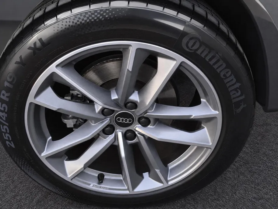 Audi Q3 Sportback 45 TFSIe 180kW/245PK S Line · Panoramadak · Trekhaak · Camera · Stoelverwarming · Apple/Android Car Play · Adaptive Cruise Control ·  Drive select ·