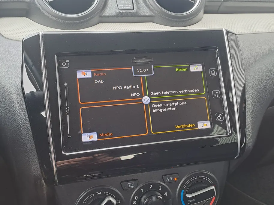 Suzuki Swift 1.2 Select AUTOMAAT | Airco | Stoelverwarming | DAB | Camera | Bluetooth | Apple Carplay / Android Auto