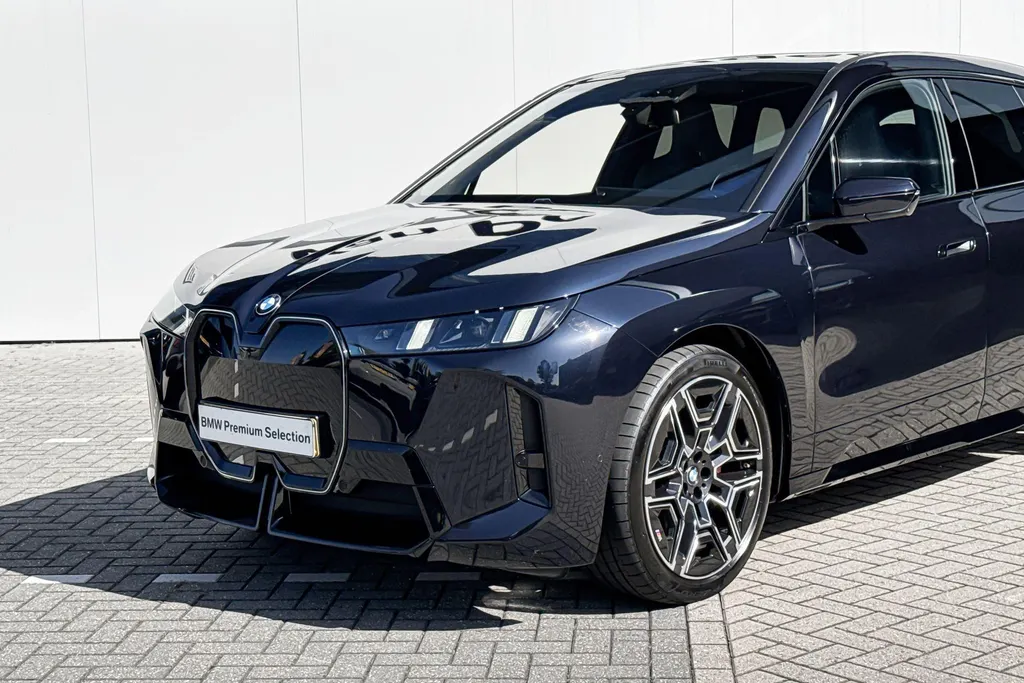 BMW iX xDrive60