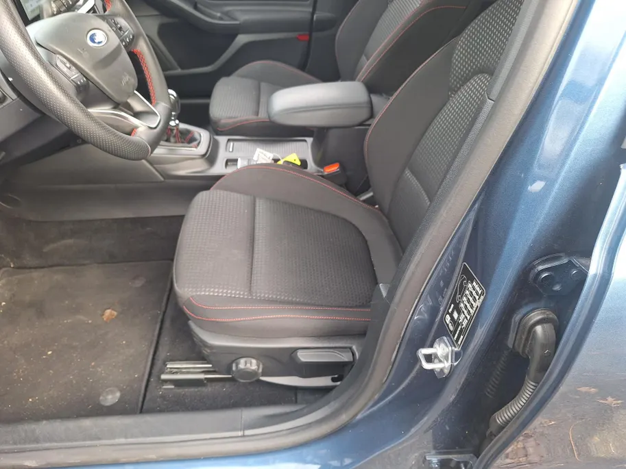 Ford Focus Wagon 1.0 EcoBoost Hybrid ST Line WINTERPAKKET / NAVIGATIE GROOTSCHERM.