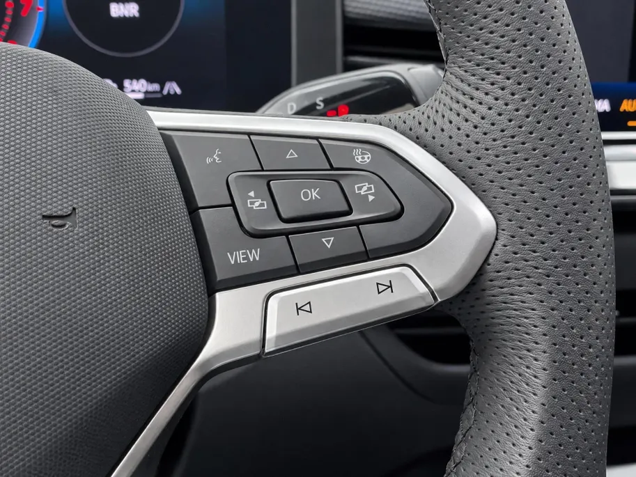 Volkswagen T-Roc 1.5 eTSI 150pk DSG R-Line First Edition · Camera · Apple/Android Car Play · Elek. Achterklep · Matrix LED · Stoel-& Stuurverwarming · 18'' Inch ·