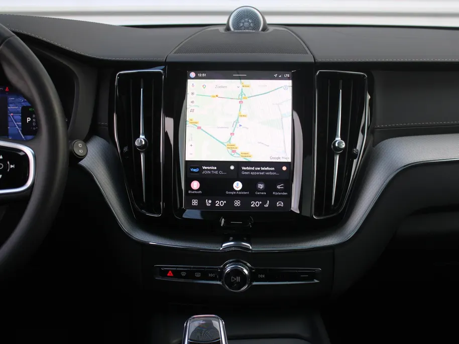 Volvo XC60 2.0 T8 Plug-in hybrid AWD Ultimate Black Edition | Trekhaak elektr. | Luchtvering | Schuifdak | Leer | Geheugenstoelen | B&W audio | Stoelventilatie | Winterset | Zeer nette auto |