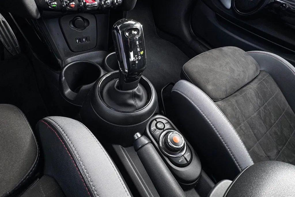 MINI Cooper 3-deurs Cooper 60 Years Edition
