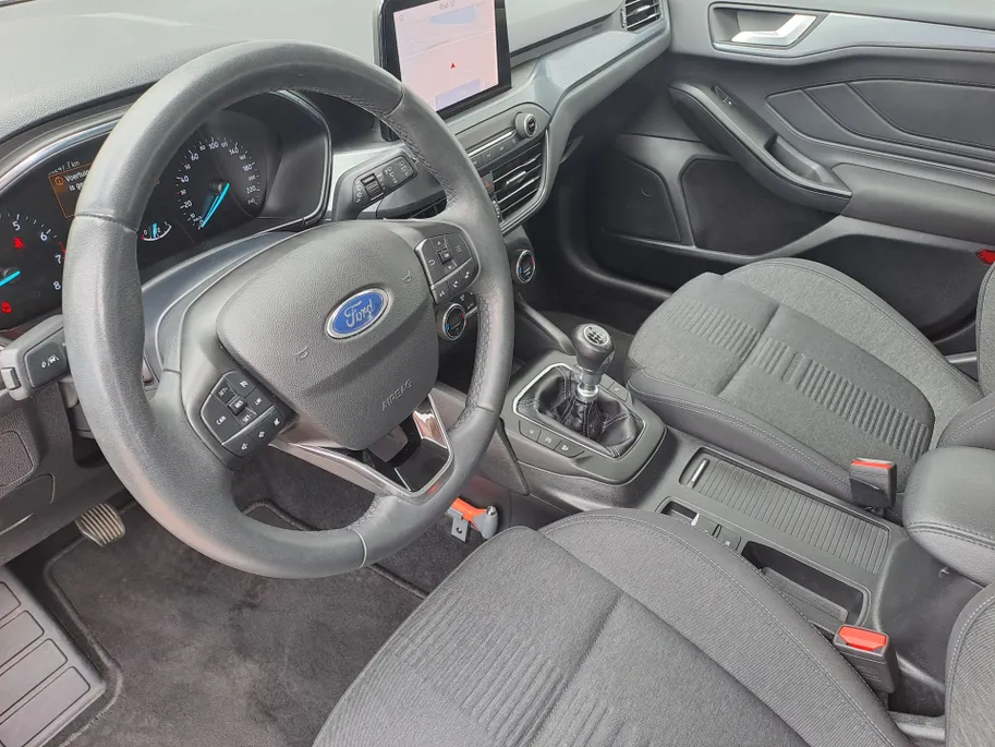 Ford Focus Wagon 1.0 EcoBoost Active Business | Navi | PDC | Cruise | Trekhaak | ECC | Stoel, Stuur, Voorruit verwarming
