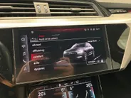 Audi e-tron 55 Quattro 408pk S Edition 95 kWh · SOH 95,8% · Panoramadak · Luchtvering · 360 Camera · Elek. Voorstoelen · Elek. Achterklep · Stoel-& Stuurverwarming · 21'' Inch ·