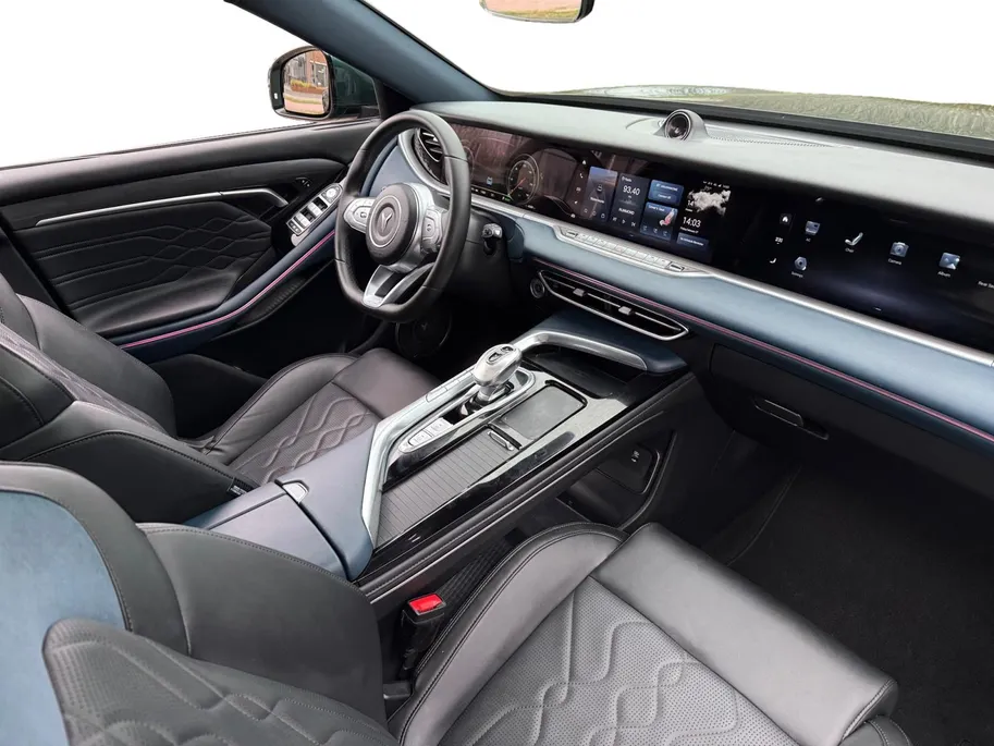 Voyah Free Flagship Edition 4WD 106 kWh | Full Option | 500 km rijbereik | Luchtvering | Stoelkoeling, -verwarming en -massage | Blackline exterieur & interieur |