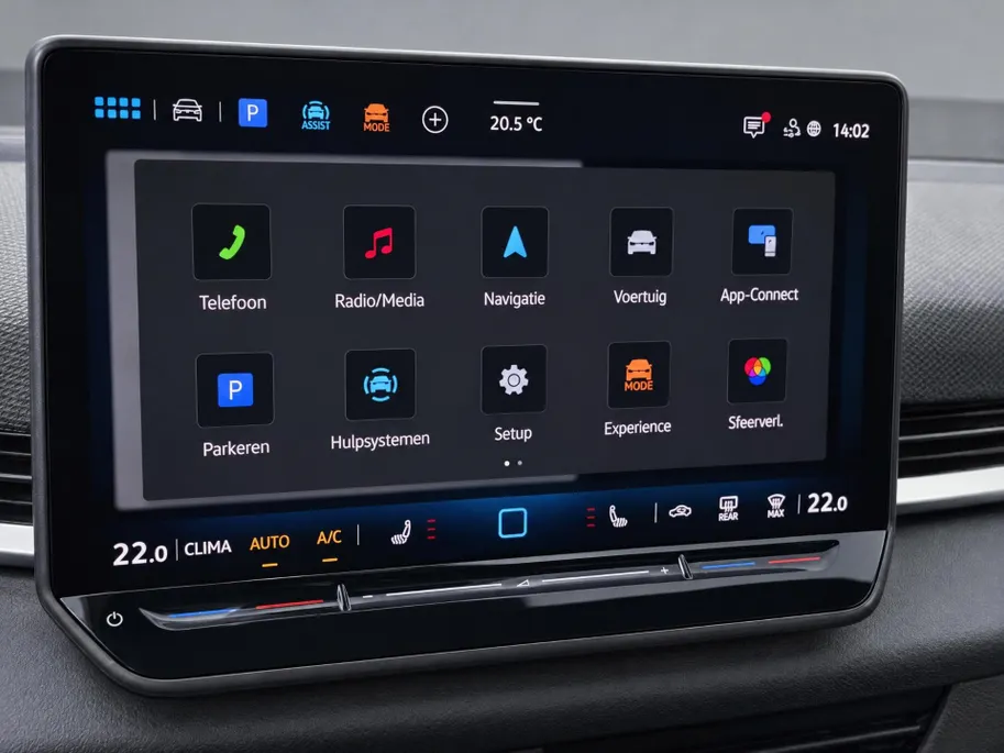 Volkswagen T-Roc 1.5 eTsi 150pk DSG R-Line First Edition · Camera · Apple/Android Car Play · Stoelverwarming · Alarm · Elek. Achterklep · P-Sensoren · IQ.Light · Garantie t/m 12-01-2028