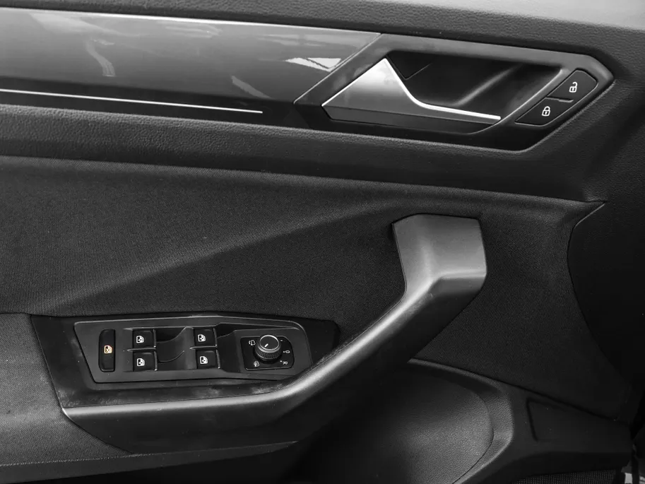 Volkswagen T-Roc 1.5 TSI 150pk DSG Sport · Panoramadak · Camera · Keyless · Apple/Android Car Play · Navigatie · Dodehoek Detectie · 17'' Inch ·