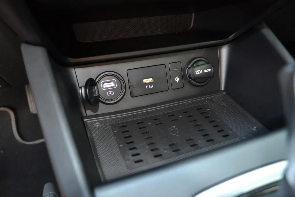 Hyundai Kona 1.6 GDI HEV FASHION|TREKHAAK|NAVI|CARPLAY|HEA