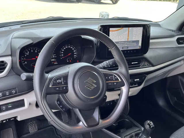 Suzuki Swift 1.2 Style Smart Hybrid