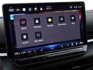 Volkswagen T-Roc R-Line First Edition 1.5 eTSI 150 PK 7 versn. DSG · Electrische achterklep · Achteruitrijcamera · Draadloze telefoonlader · Voorraad OUTLET · Prijs is inclusief inruilpremie ·