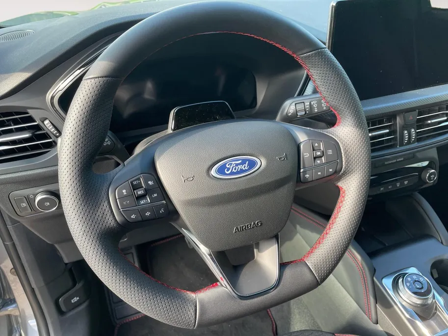 Ford Kuga 2.5 PHEV ST-Line | Uit Voorraad Leverbaar!! | Inkl. Trekhaak | 18 inch lichtmetalen velgen | Sportieve 'ST-Line' bodykit | Electrische Voorruit verwarming |