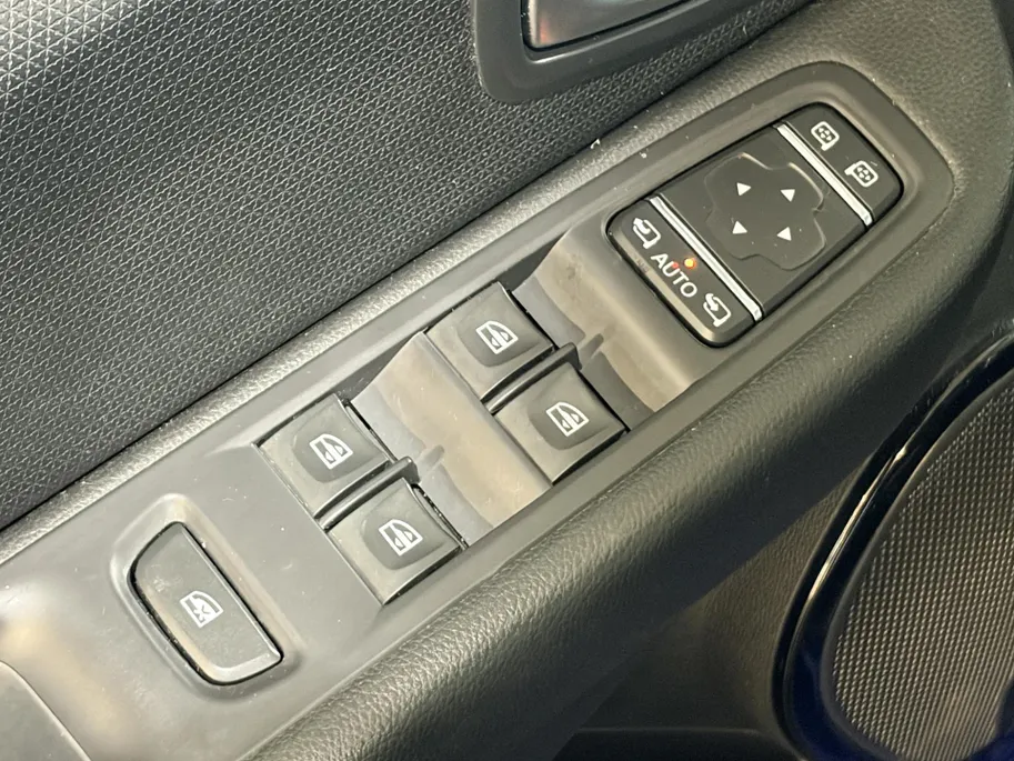 Renault Clio 90PK TCe Intens | Camera | Parkeersensoren | Lichmetalen Velgen | Climate Control | Cruise Control | Licht & Regensenor | Armsteun | Full LED | Keyless Entry |