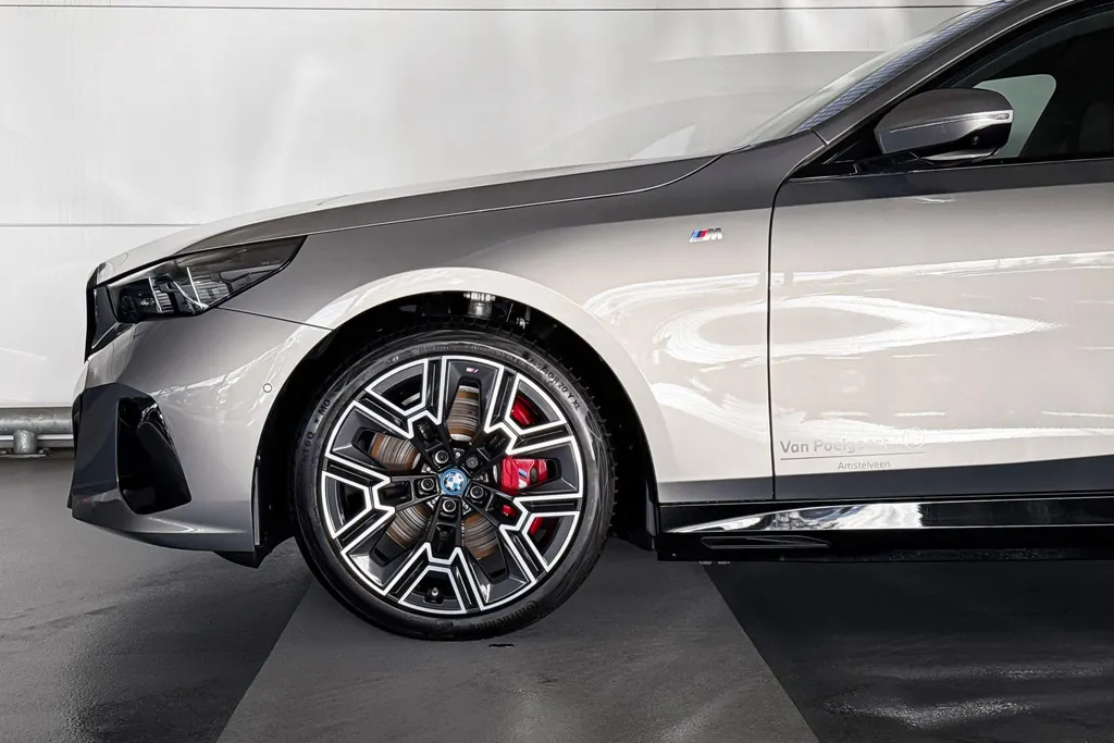 BMW i5 Touring xDrive40 84 kWh