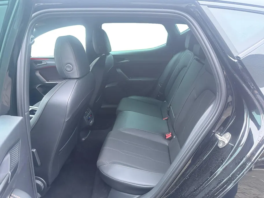 CUPRA Leon 1.5 TSI e-Hybrid Business | Automaat | BTW | Camera | Stoel/Stuurverwarming | Adaptief Cruise Control | Dodehoek Detectie | Climate Control | DAB | Navigatie | Full Led | Keyless