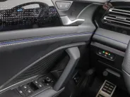 Volkswagen Tiguan 1.5 eHybrid 204pk DSG R-Line Edition · Panoramadak · 360 Camera · Inklap. Trekhaak · Matrix LED · Stuur- & Stoelverwarming + Massage · Achterbank verwarmd · Garantie t/m 09-10-2030 of 100.000km