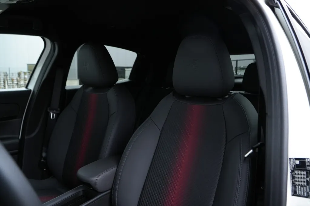 Alfa Romeo Junior 1.2 Turbo 136 PK Ibrida Speciale | Techno | Camera | Navi | Carp