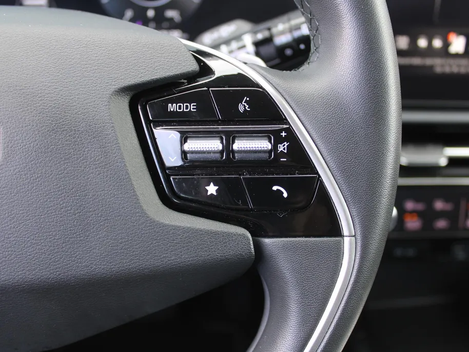 Kia Niro EV DynamicLine 64.8 kWh | Trekhaak | Camera | Clima | Cruise adapt. | Navi | 17' LM | Keyless | Apple Carplay/Android Auto |