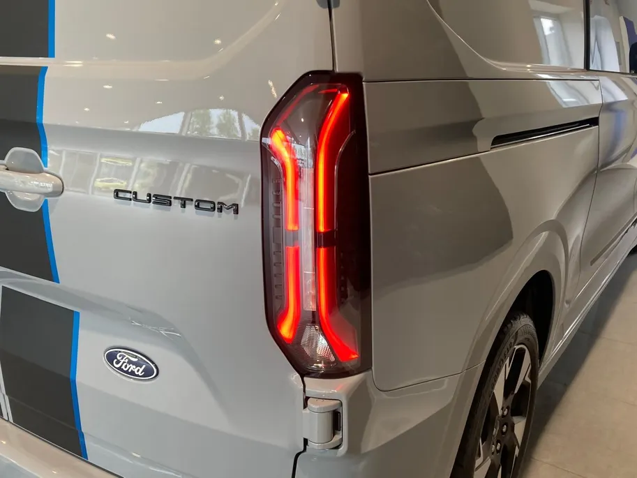 Ford Transit Custom 320 2.5 PHEV L2H1 Sport DC UIT VOORRAAD