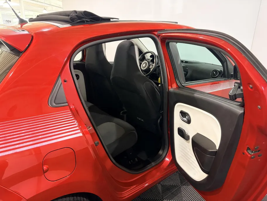 Renault Twingo 70PK SCe Collection | Elektrisch Vouwdak | 1e Eigenaar | Bluetooth Audio & Telefoon | Snelheidsbegrenzer | Leder Stuurwiel | LED Dagrijverlichting | USB | Centrale Deurvergrendeling | Elektrische Ramen & Spiegels |