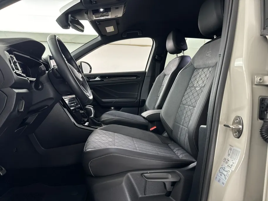 Volkswagen T-Roc 1.5 TSI R-Line DSG Automaat | IQ Light | Elektrische Achterklep | Winterpakket
