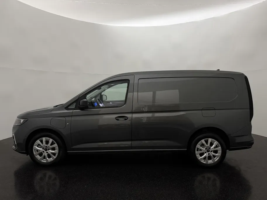 Ford Transit Connect 1.5 EcoBoost PHEV L2 Limited met o.a. een achteruitrijcamera, adaptieve cruise control, dodehoekdetectie en een trekhaak