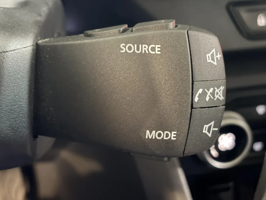 Dacia Sandero Stepway 100PK TCe ECO-G Up&Go | 1e eigenaar | Navi | Camera | Parkeersensoren | Apple CarPlay/Android Auto | Lichtmetalen Velgen | Climate Control | Cruise Control | Armsteun |