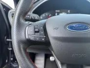 Ford Focus Wagon 1.0 EcoBoost Hybrid ST Line Style | Dealer onderhouden | NL auto | Winter pack | Trekhaak | Navigatie | Apple carplay & Android auto | Parkeersensoren voor en achter | Achteruitrijcamera | Cruise control | Draadloos opladen mobiel | Privacy glas | B
