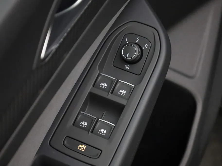 Volkswagen Golf 1.5eTSI/130PK DSG R-Line · Panoramadak · Apple/Android Car Play · Stoel & Stuurverwarming · Navigatie