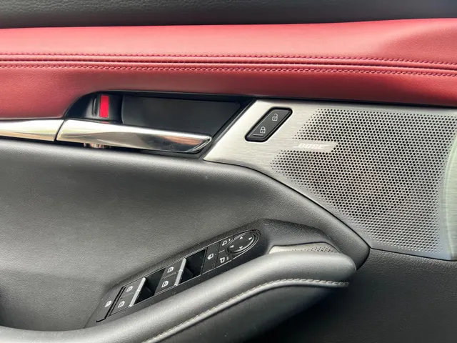 Mazda 3 2.0 e-SkyActiv-X M Hybrid 186 Luxury AUTOMAAT | SUNROOF | AERO PACK | LEDER | Bose AUDIO | APPLE CARPLAY/ANDROID AUTO | A.CAMERA | NED. AUTO |