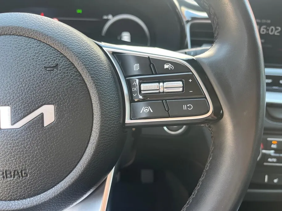 Kia Ceed Sportswagon 1.0 T-GDi DynamicPlusLine | Apple Carplay / Android Auto | Navigatiesysteem | Stoel + Stuurverwarming | Licht + Regensensor | Parkeersensoren Voor + Achter | Camera Achter | Elektrisch Bedienbare Achterklep | Cruise Control | Rijstrooksensor + Correctie