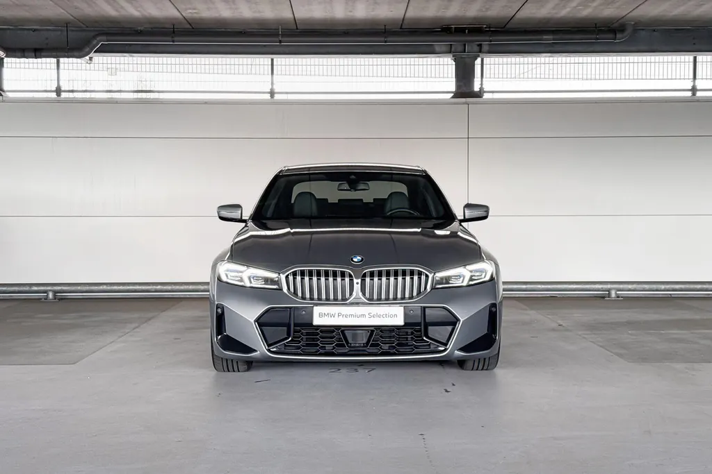 BMW 3 Serie Sedan 330i M-Sport