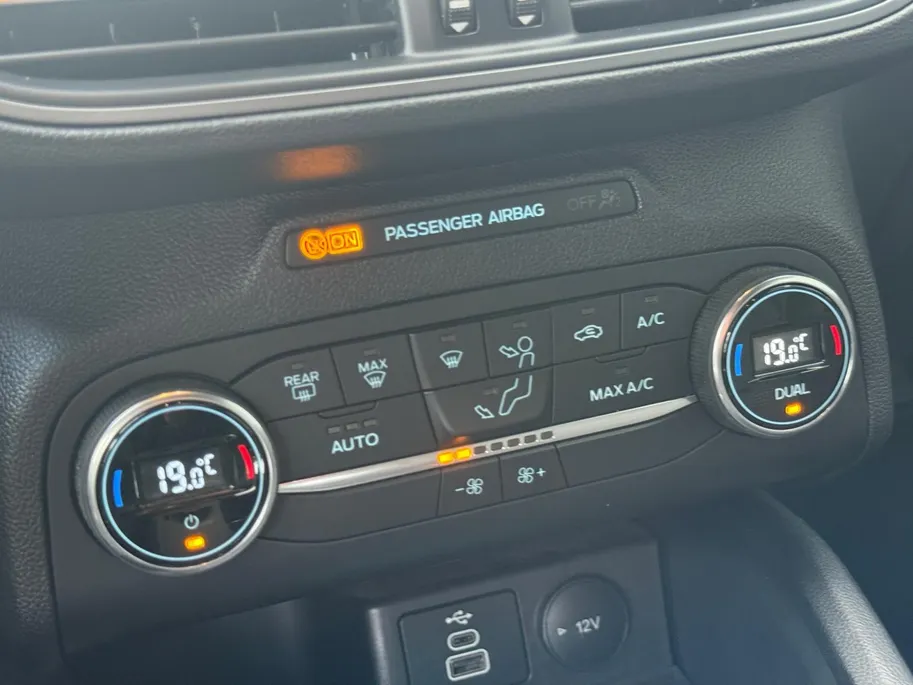 Ford Focus 1.0 EcoBoost Hybrid ST Line | NL-Auto | Dealer Onderhouden | Navigatie | Apple/Android Auto | Parkeersensoren | 12 maanden garantie! |