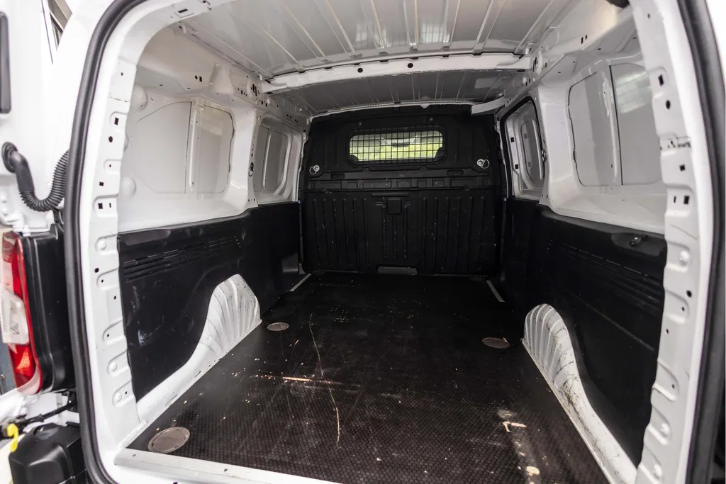 Peugeot Partner 1.5 BlueHDI Pro Long EX.BTW | Inclusief Imperial met ladderrol | All Season banden |