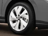 Volkswagen Golf Life Edition 1.5 eHybrid 204 PK 7 versn. DSG · Draadloze telefoonlader · Achteruitrijcamera · Privatelease Van 594,- voor  472,- obv 24 maanden! · Prijs is inclusief inruilpremie · MEGA SALE