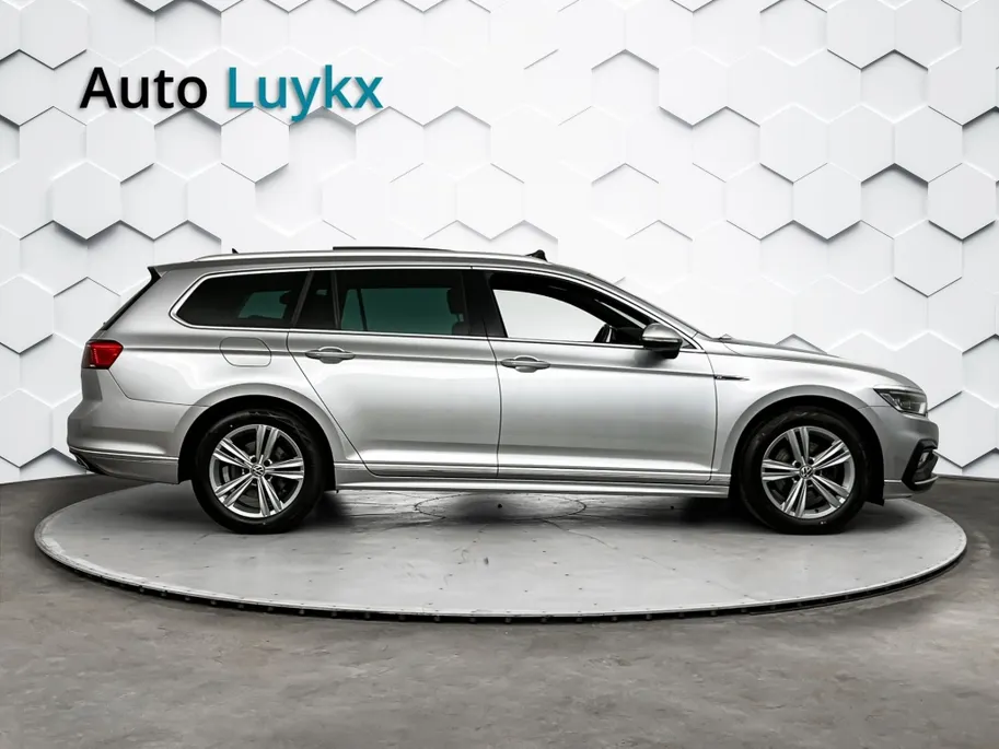 Volkswagen Passat Variant 1.5 TSI R-Line Business + DSG Automaat | Panoramadak | Trekhaak | Elektrische Stoelen