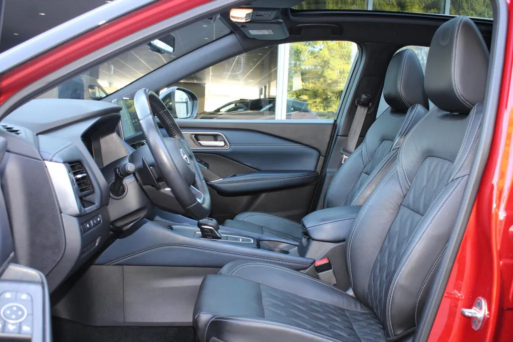 Nissan QASHQAI 1.3 MHEV Xtronic Tekna Plus |Nappa lederen bekleding| Bose audio | Head-up display | Trekhaak | 1800kg trekgewicht | All season banden | Stoelmassage | Stoelgeheugen | Stoel-, voorruit- en stuurverwarming