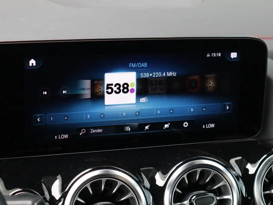 Mercedes-Benz EQA 250 AMG Line 67 kWh l Stoelverwarming l Ambiente lichtpakket l Achteruitrij camera