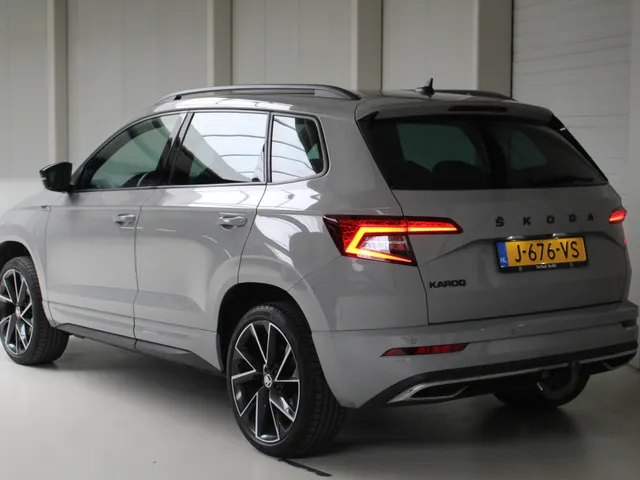 Škoda Karoq 1.5 TSI ACT Sportline Business Navigatie | Camera | Trekhaak | Stoelverwarming
