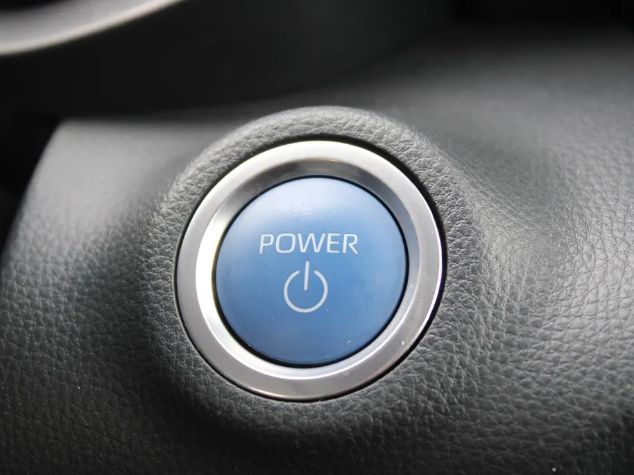 Mazda 2 Hybrid 1.5 Select | 16" LM | Stoel- & stuurverwarming | HUD | Camera | Dodehoek sensor | Clima | Apple Carplay/Android Auto |